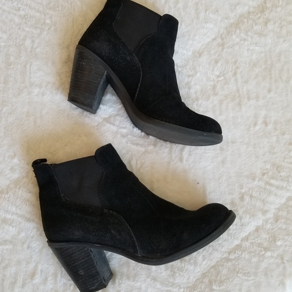 Crown Vintage Gabriela Black Suede Booties - Picture 3 of 8